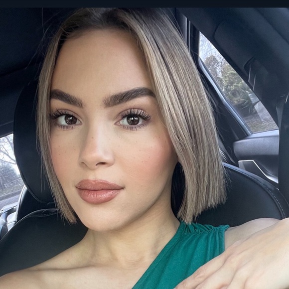 Meet your Posher, Kayla - Picture 1 of 1